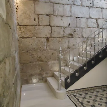 아파르타멘토스 투리스티코스 마우로르 * 그라나다