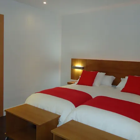 아파르타멘토스 투리스티코스 마우로르 * 그라나다