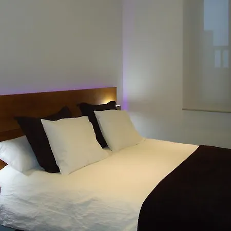 아파르타멘토스 투리스티코스 마우로르 아파트 *